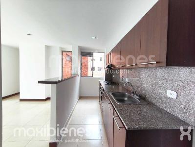 Apartamento de 3 alcobas en arriendo en Loma Del Escobero, Envigado, 95 m² · foto 2 de 17