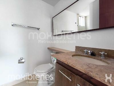 Apartamento de 3 alcobas en arriendo en Loma Del Escobero, Envigado, 95 m² · foto 6 de 17