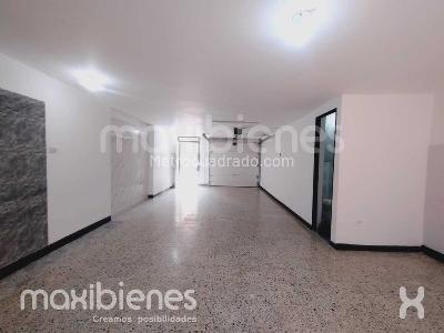 Casa de 5 alcobas en venta en Calasanz, Medellín, 220 m² · foto 2 de 18