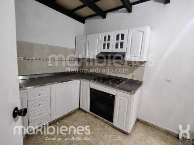 Casa de 3 alcobas en arriendo en Las Acacias, Medellín, 300 m² · foto 11 de 20