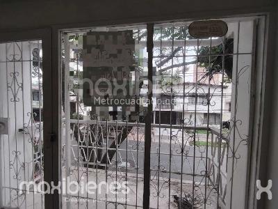 Casa de 3 alcobas en arriendo en Las Acacias, Medellín, 300 m² · foto 3 de 20