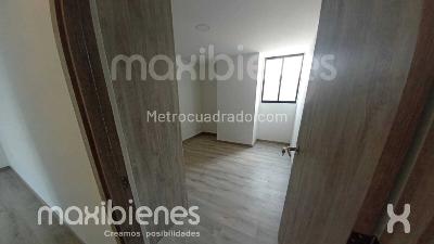 Apartamento de 3 alcobas en arriendo en Cabañas, Bello, 73 m² · foto 9 de 17