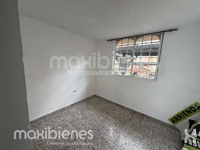Casa de 3 alcobas en arriendo en Prados De Sabaneta, Sabaneta, 80 m² · foto 2 de 13