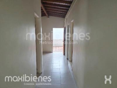Casa de 4 alcobas en venta en Florencia, Medellín, 80 m² · foto 10 de 11