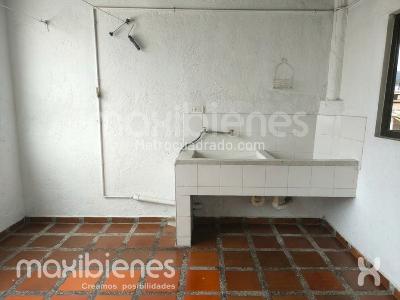 Casa de 4 alcobas en venta en Florencia, Medellín, 80 m² · foto 4 de 11