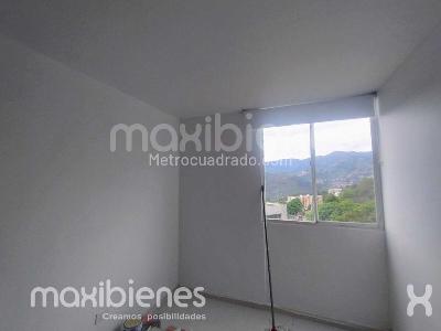 Apartamento de 3 alcobas en arriendo en La Aurora, Medellín, 49 m² · foto 2 de 10