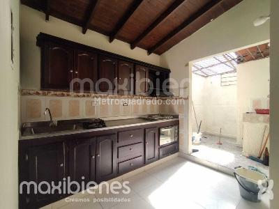 Casa de 3 alcobas en arriendo en Prado, Medellín, 76 m² · foto 2 de 14