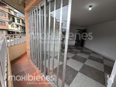 Apartamento de 4 alcobas en arriendo en Manrique Central 1, Medellín, 100 m² · foto 13 de 20