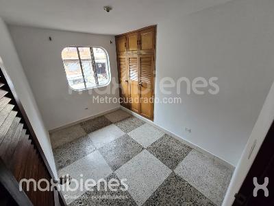 Apartamento de 4 alcobas en arriendo en Manrique Central 1, Medellín, 100 m² · foto 2 de 20