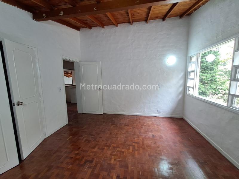 Casa Amplia de 5 Alcobas con Zonas Verdes en La Frontera - 2