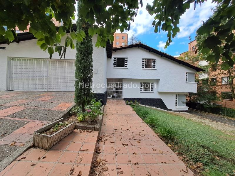 Casa Amplia de 5 Alcobas con Zonas Verdes en La Frontera - 4