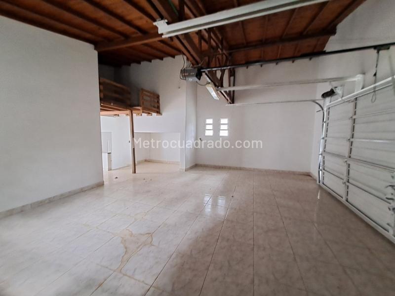 Casa Amplia de 5 Alcobas con Zonas Verdes en La Frontera - 7