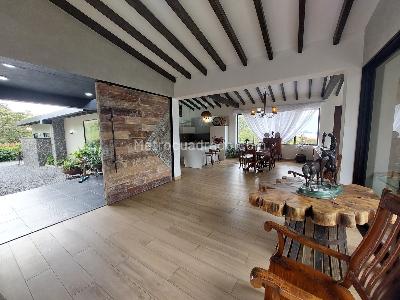 Casa de 4 alcobas en venta en Retiro, Medellín, 430 m² · foto 2 de 20