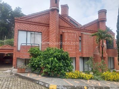 Casa de 3 alcobas en venta en Cola Del Zorro, Medellín, 256 m² · foto 2 de 20