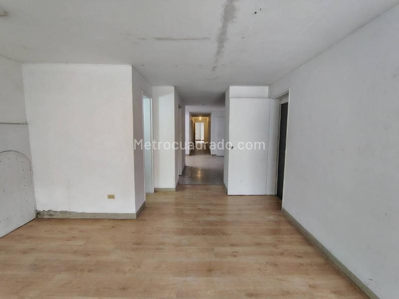 Casa comercial de 4 alcobas en Manila, El Poblado - 2