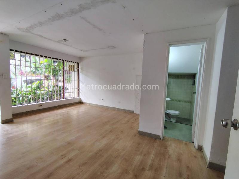 Casa comercial de 4 alcobas en Manila, El Poblado - 3