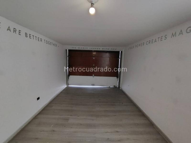 Casa comercial de 4 alcobas en Manila, El Poblado - 4