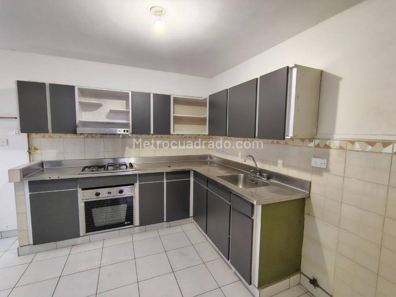 Casa comercial de 4 alcobas en Manila, El Poblado - 9