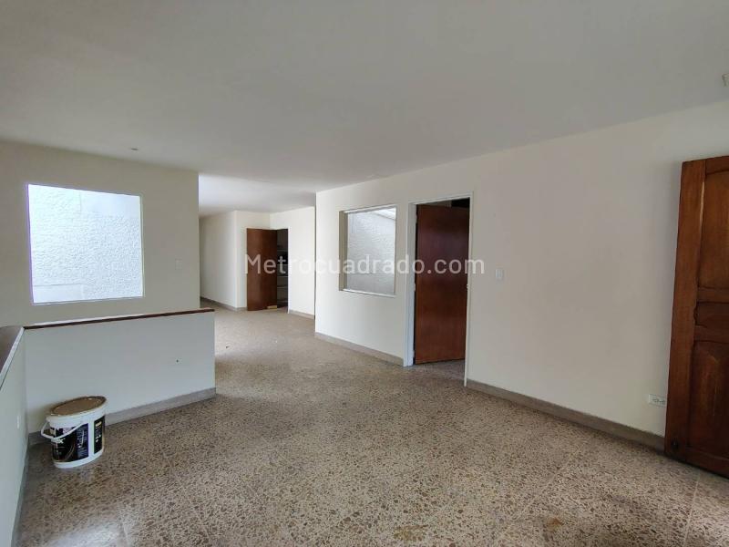 Casa de 4 Alcobas para Uso Comercial en Manila, El Poblado - 2