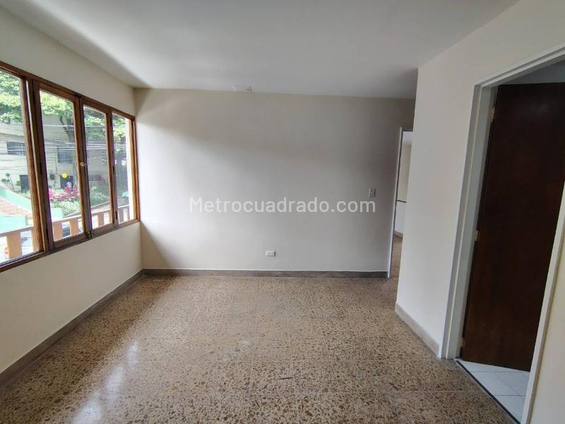 Casa de 4 Alcobas para Uso Comercial en Manila, El Poblado - 3