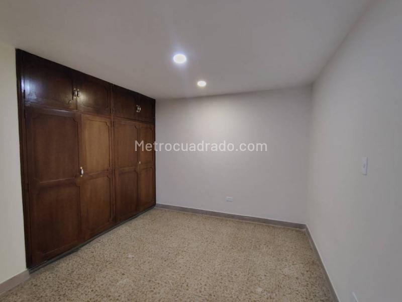 Casa de 4 Alcobas para Uso Comercial en Manila, El Poblado - 4