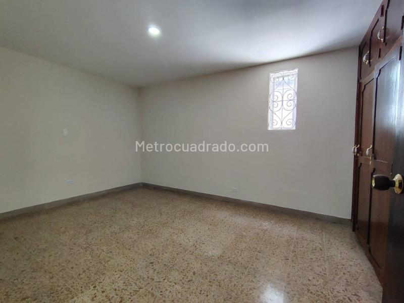 Casa de 4 Alcobas para Uso Comercial en Manila, El Poblado - 9