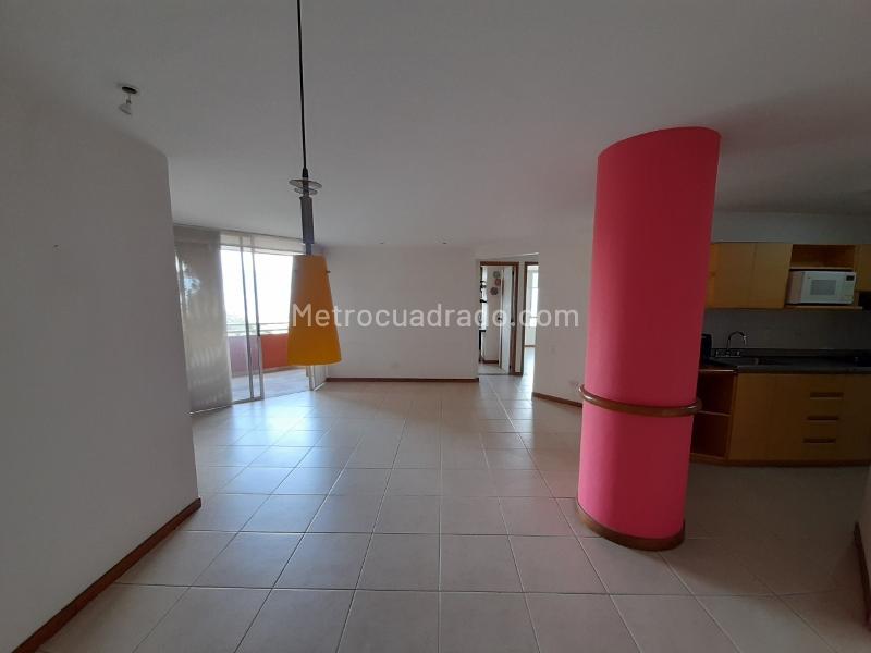 Apartamento de 2 Alcobas con Parqueadero en El Tesoro - 2