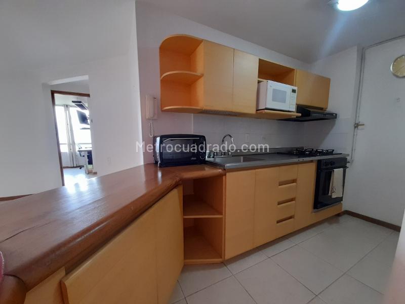 Apartamento de 2 Alcobas con Parqueadero en El Tesoro - 3