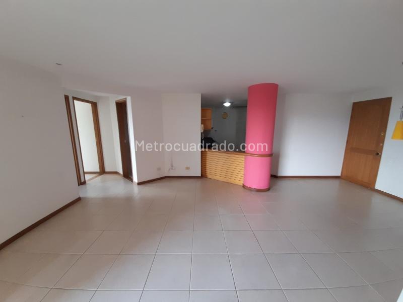 Apartamento de 2 Alcobas con Parqueadero en El Tesoro - 4