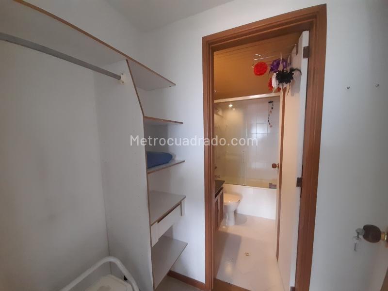 Apartamento de 2 Alcobas con Parqueadero en El Tesoro - 5