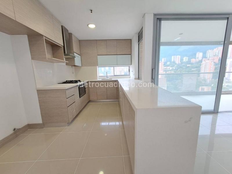 Stylish 3BR Apartment in Provenza - 9