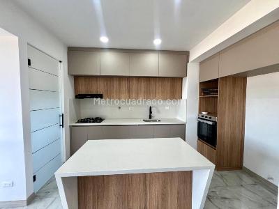 Apartamento de 3 alcobas en venta en Amazonia, Bello, 91 m² · foto 3 de 17