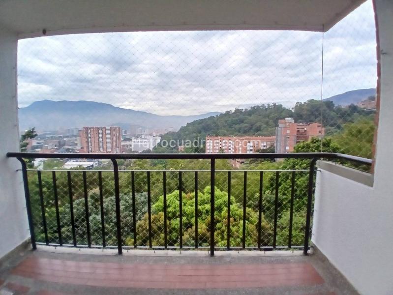 Apartamento Cómodo de 3 Alcobas en La Candelaria - 3