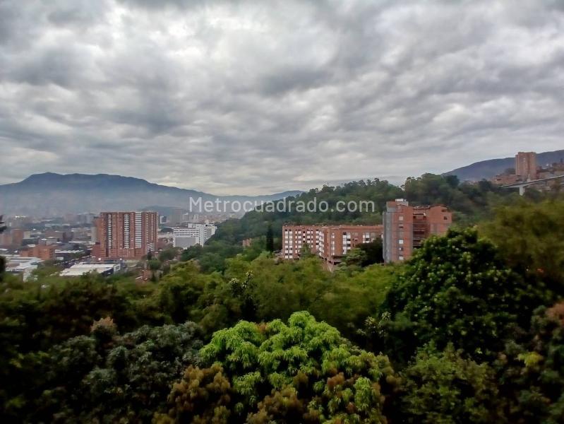 Apartamento Cómodo de 3 Alcobas en La Candelaria - 4