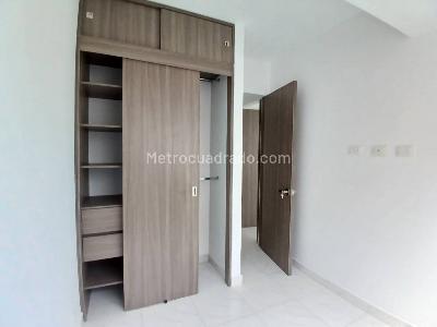 Apartamento de 2 alcobas en venta en San Jose Obrero, Bello, 64 m² · foto 8 de 19