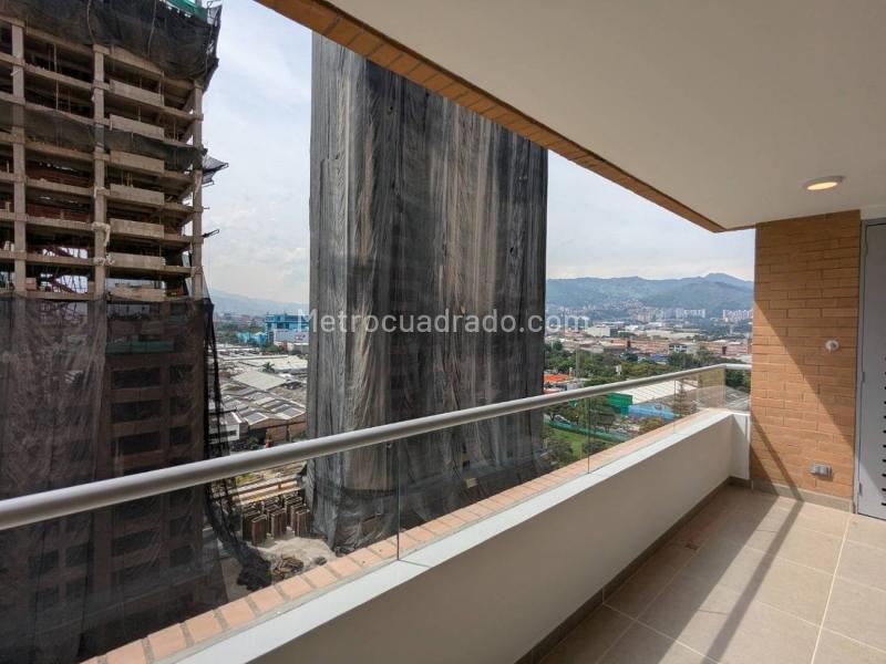 Apartamento Moderno de 2 Alcobas con Baños Privados en Ciudad del Río - 8