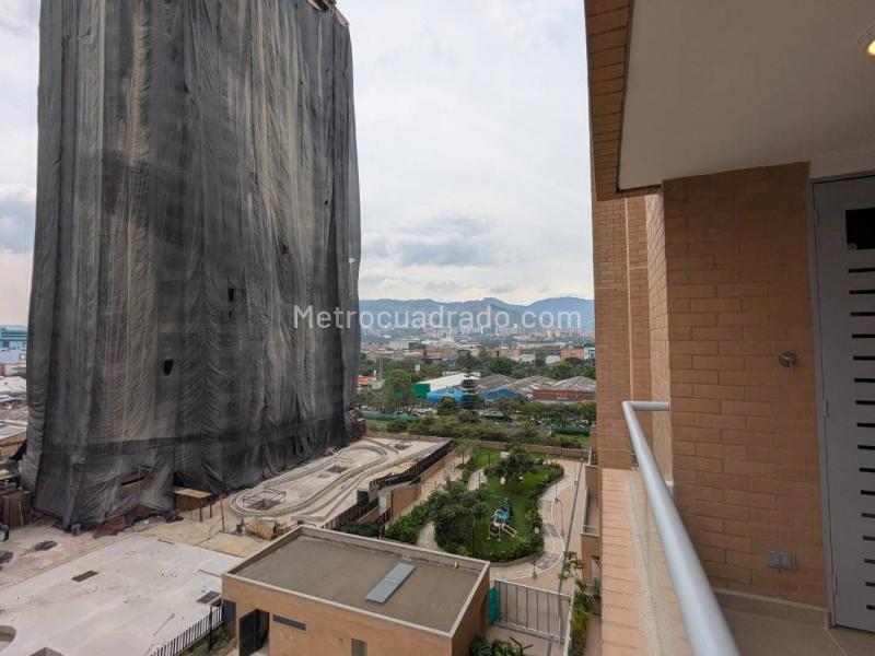 Apartamento Moderno de 2 Alcobas con Baños Privados en Ciudad del Río - 9