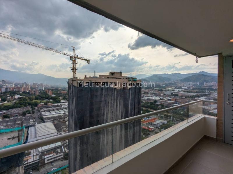 Spacious 3BR Apartment in Ciudad Del Rio - 4