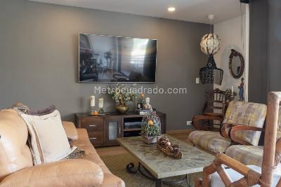 Apartamento de 3 alcobas en venta en Loma De Los Parra, Medellín, 145 m² · foto 2 de 20