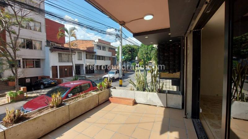 Casa de 5 Alcobas con Baños Privados en Laureles - 2