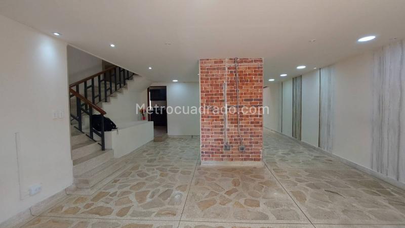 Casa de 5 Alcobas con Baños Privados en Laureles - 3