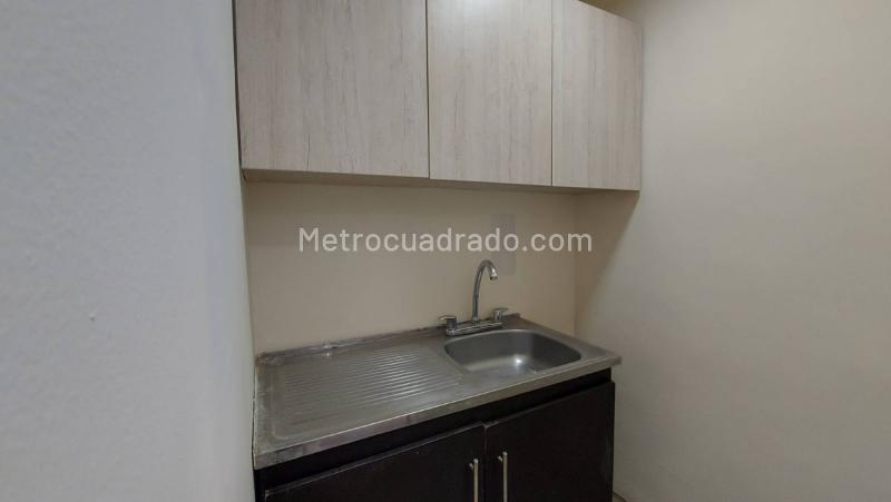 Casa de 5 Alcobas con Baños Privados en Laureles - 8