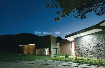 Casa de 5 alcobas en venta en La Doctora, Sabaneta, 400 m² · foto 2 de 20