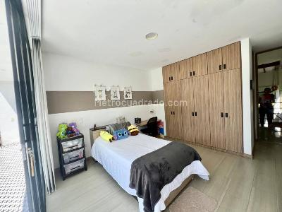 Casa de 5 alcobas en venta en La Doctora, Sabaneta, 400 m² · foto 19 de 20