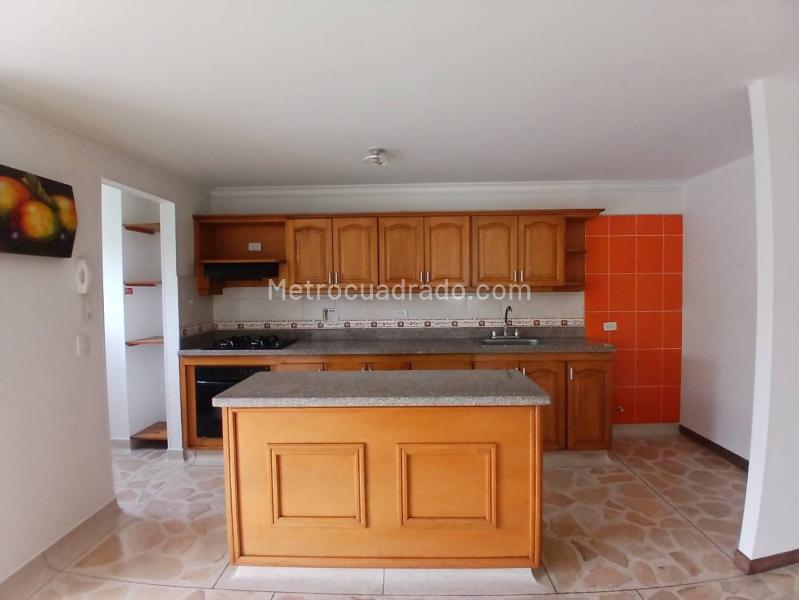 Modern 3BR Apartment in La Pilarica - 4