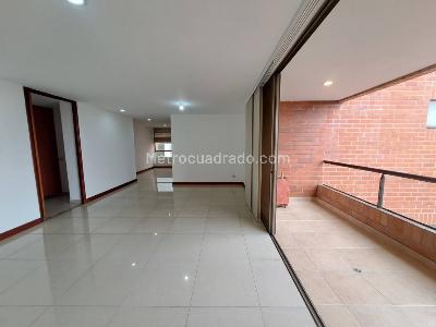 Apartamento de 3 alcobas en arriendo en Loma De Los Parra, Medellín, 126 m² · foto 2 de 20