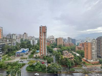 Apartamento de 3 alcobas en arriendo en Loma De Los Parra, Medellín, 126 m² · foto 4 de 20