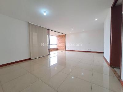 Apartamento de 3 alcobas en arriendo en Loma De Los Parra, Medellín, 126 m² · foto 12 de 20