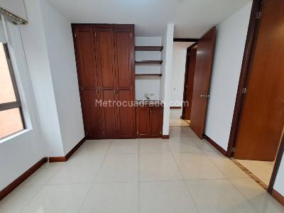 Apartamento de 3 alcobas en arriendo en Loma De Los Parra, Medellín, 126 m² · foto 16 de 20