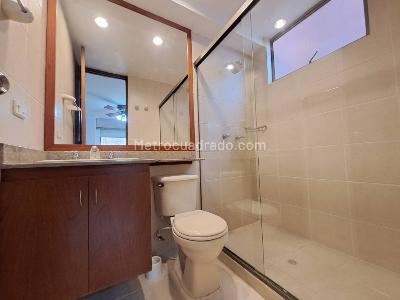 Apartamento de 3 alcobas en arriendo en Loma De Los Parra, Medellín, 126 m² · foto 17 de 20